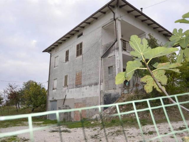 Villa in vendita a Staffolo AN