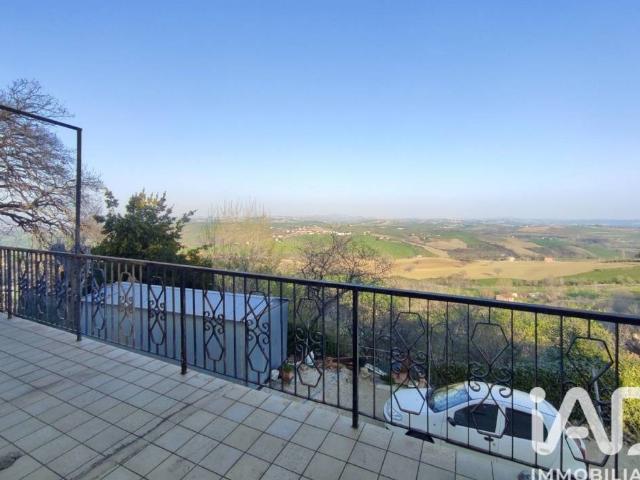 Villa in vendita a Staffolo AN