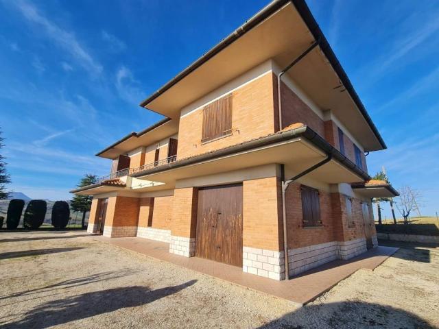 Villa in vendita a Staffolo AN