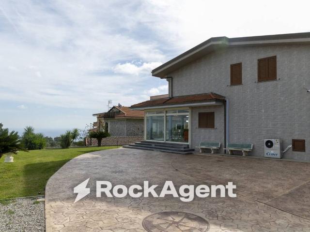 Villa in vendita a Stalettì CZ