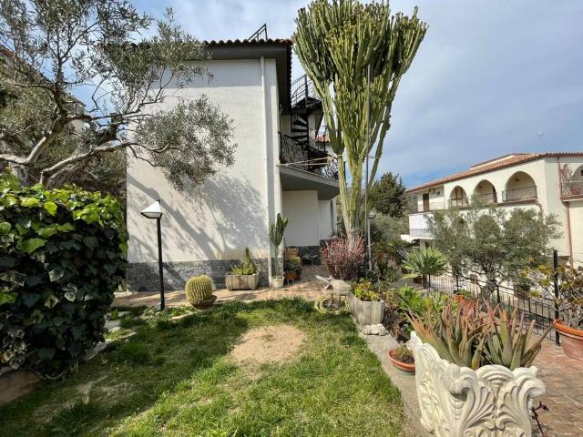 Villa in vendita a Stalettì CZ