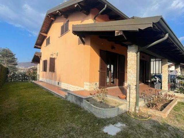 Villa in vendita a Stazzano AL
