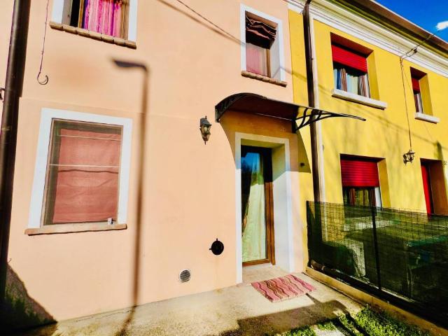 Villa in vendita a Stienta RO