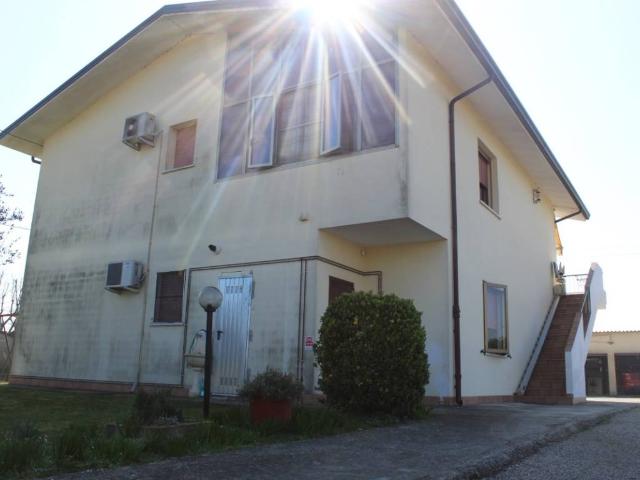 Villa in vendita a Stienta RO