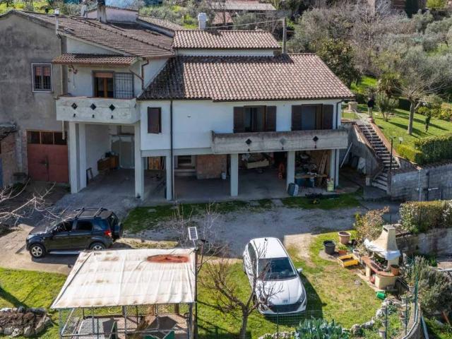 Villa in vendita a Stroncone TR