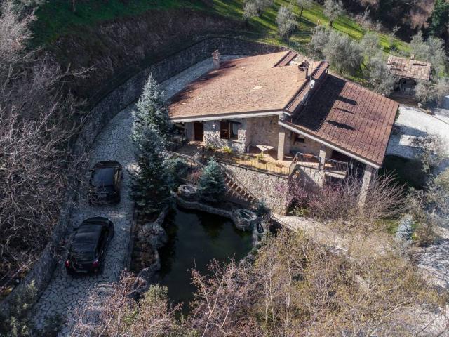 Villa in vendita a Stroncone TR