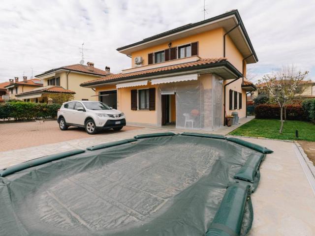Villa in vendita a Stroppiana VC
