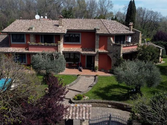 Villa in vendita a Sutri