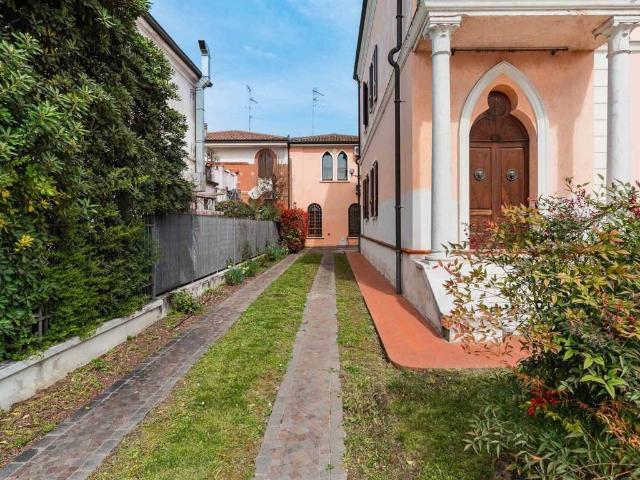 Villa in vendita a Suzzara MN
