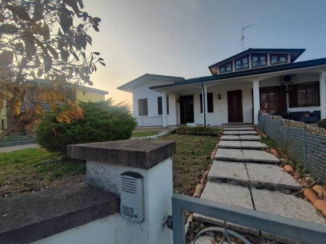 Villa in vendita a Suzzara MN