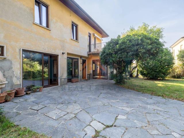 Villa in vendita a Sumirago VA