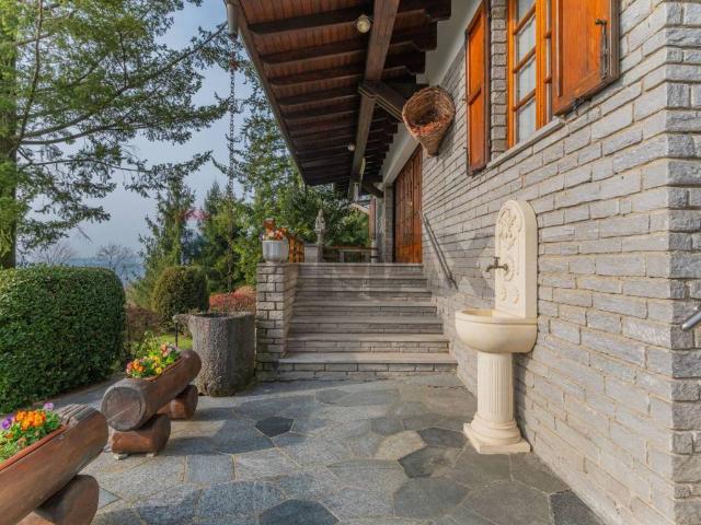 Villa in vendita a Sumirago VA