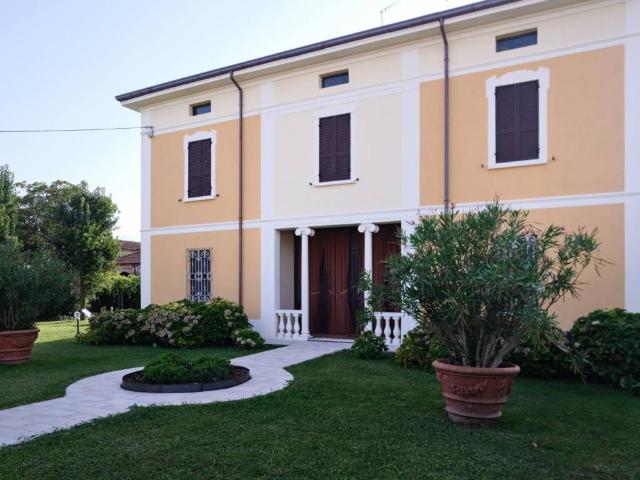 Villa in vendita a Sustinente MN