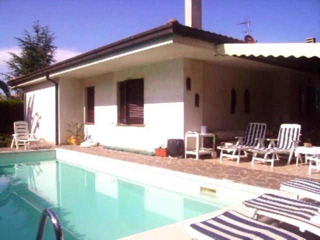Villa in vendita a Potenza Picena MC