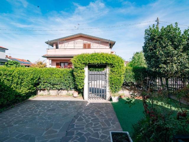 Villa in vendita a Pozzo d'Adda MI
