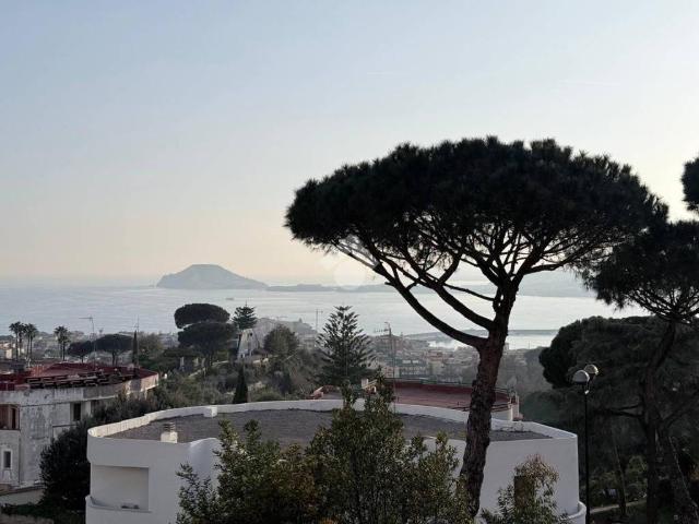 Villa in vendita a Pozzuoli NA