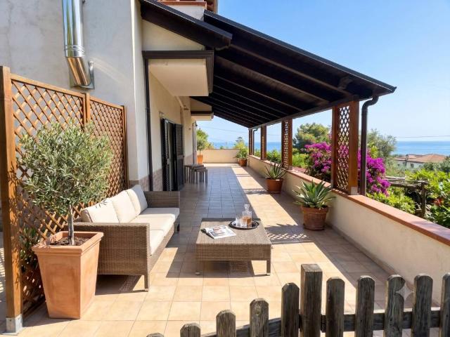 Villa in vendita a Pozzuoli NA