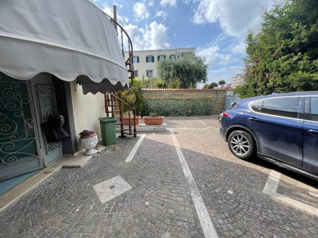 Villa in vendita a Pozzuoli NA