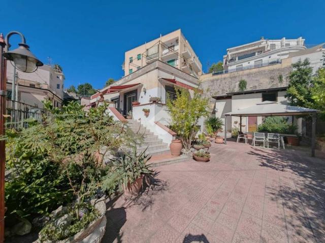 Villa in vendita a Pozzuoli NA