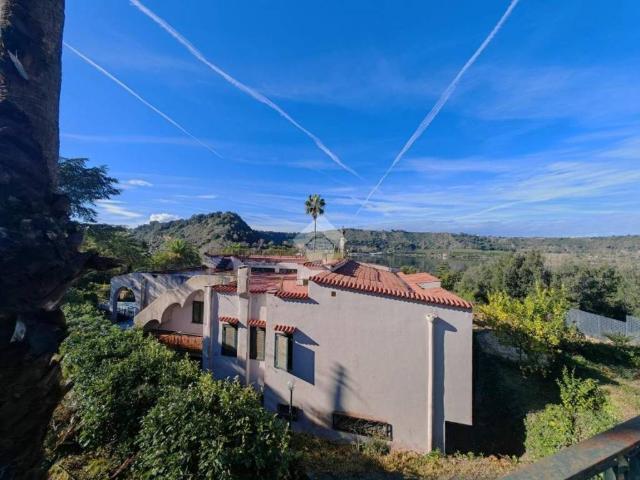 Villa in vendita a Pozzuoli NA