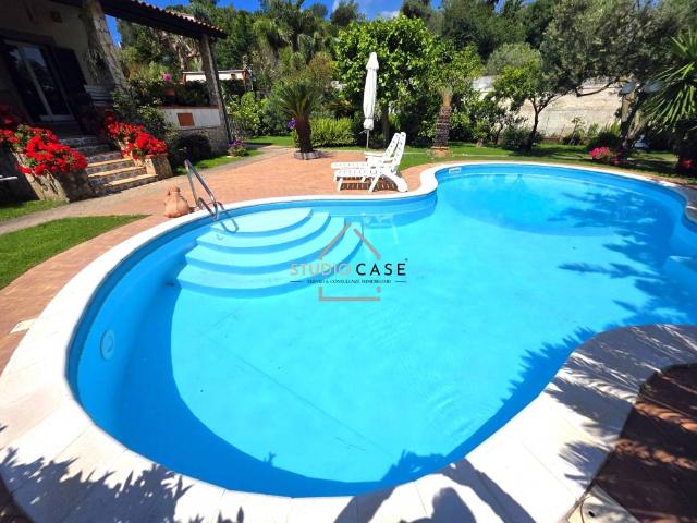 Villa in vendita a Pozzuoli NA