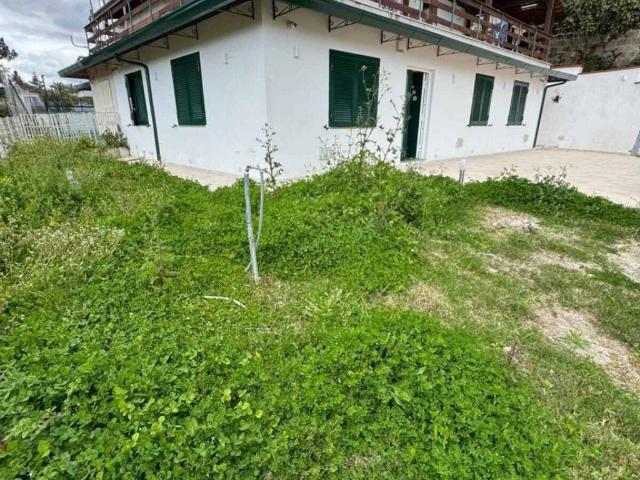Villa in vendita a Pozzuoli NA
