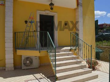 Villa in vendita a Pozzuoli NA