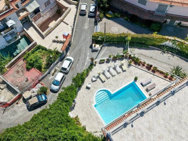Villa in vendita a Pozzuoli NA