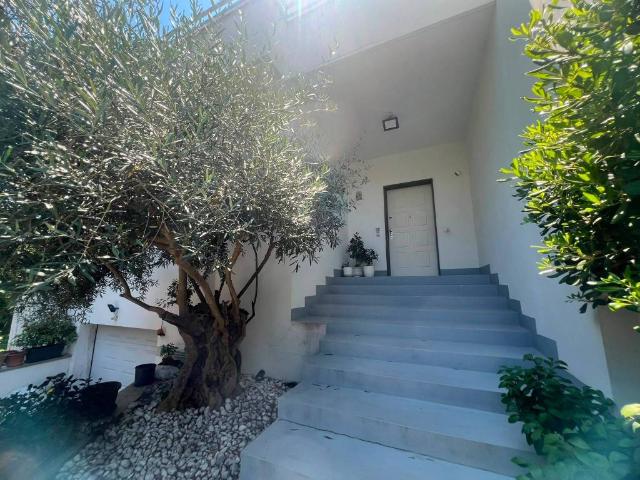 Villa in vendita a Pozzuoli NA