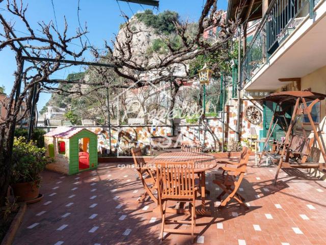 Villa in vendita a Pozzuoli NA