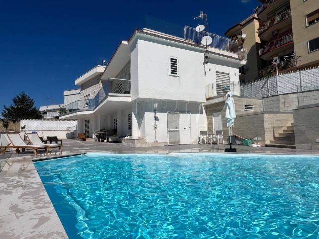 Villa in vendita a Pozzuoli NA