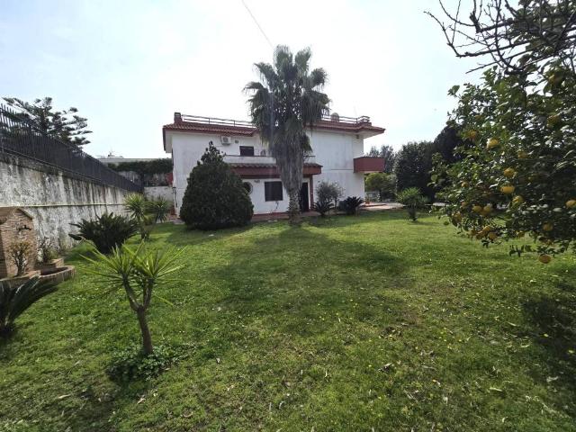 Villa in vendita a Pozzuoli NA