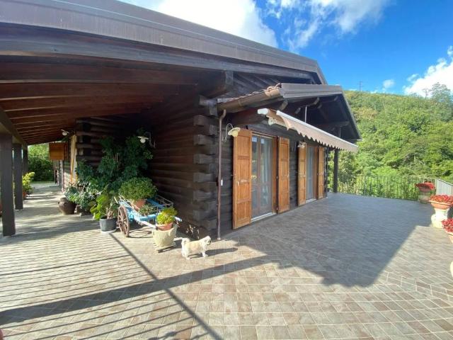Villa in vendita a Podenzana MS