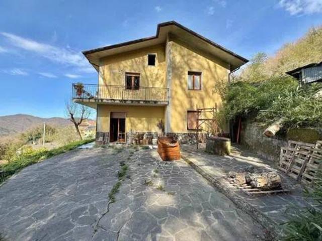Villa in vendita a Podenzana MS