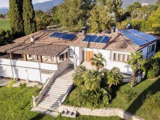 Villa in vendita a Poggio Mirteto RI
