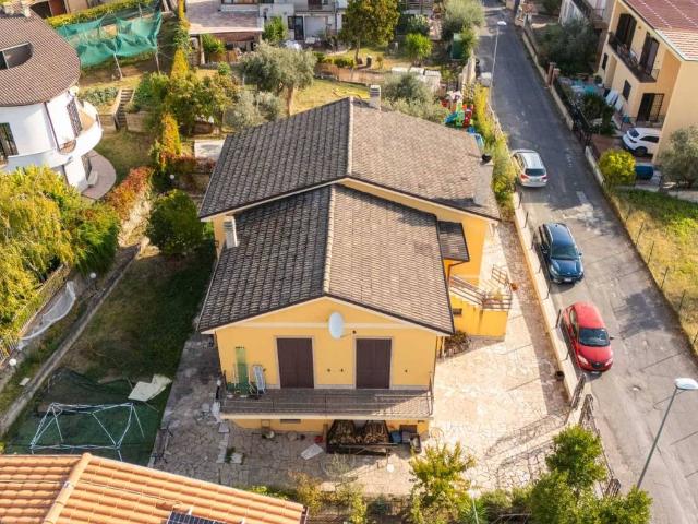 Villa in vendita a Poggio Moiano RI