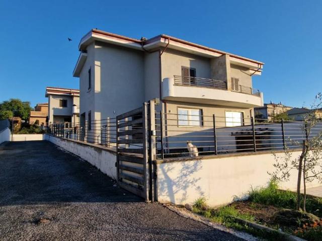 Villa in vendita a Poggio Moiano RI
