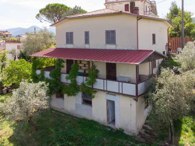 Villa in vendita a Poggio Nativo RI
