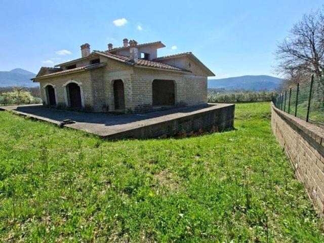 Villa in vendita a Poggio Nativo RI