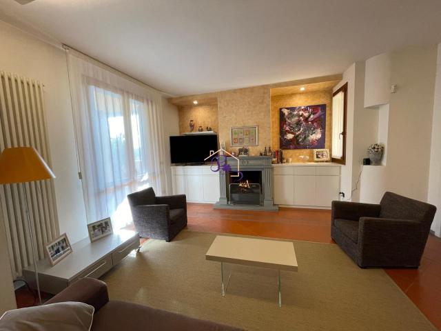 VILLA in VENDITA a POGGIO A CAIANO BONISTALLO di 8 vani