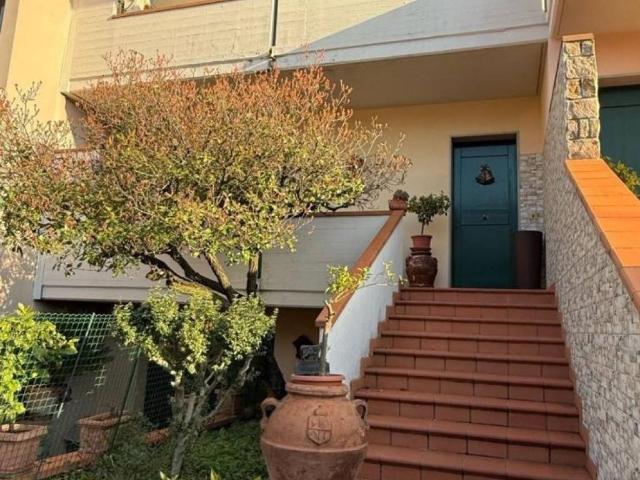 Villa in vendita a Poggio a Caiano PO