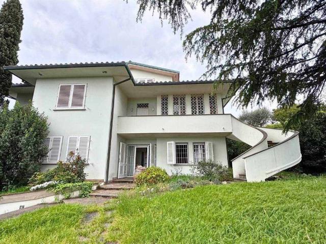 Villa in vendita a Poggio a Caiano PO