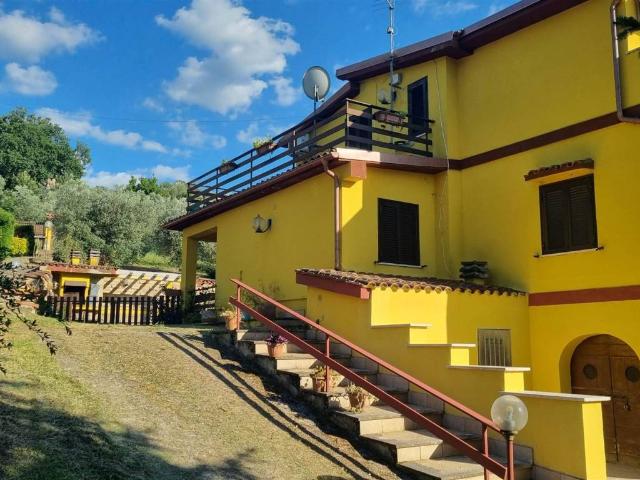 Villa in vendita a Poggio Catino RI