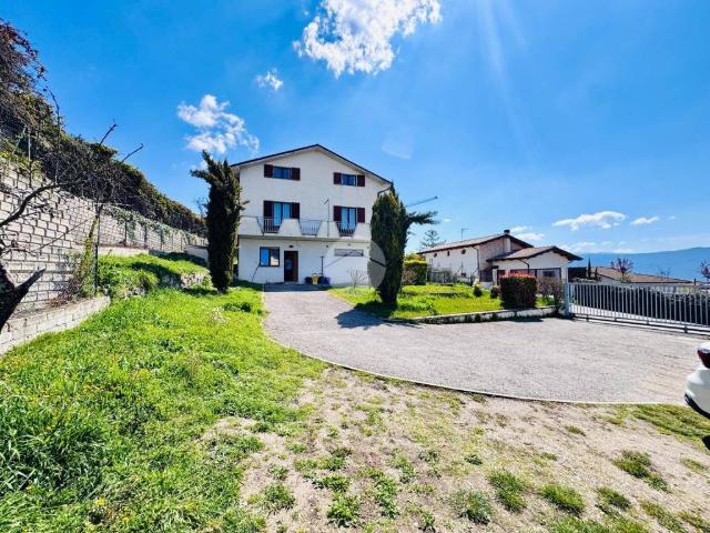 Villa in vendita a Poggio Picenze AQ