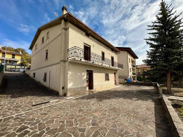 Villa in vendita a Poggio Picenze AQ
