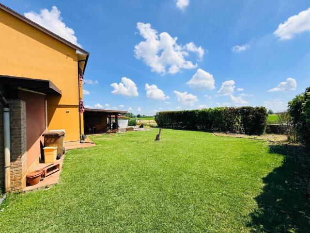 Villa in vendita a Poggio Rusco MN