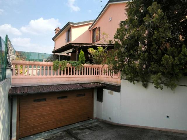 Villa in vendita a Pognano BG