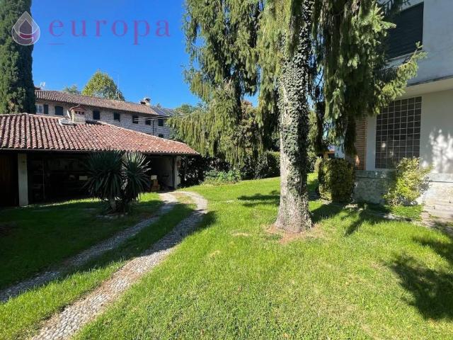 Villa in vendita a Polcenigo PN