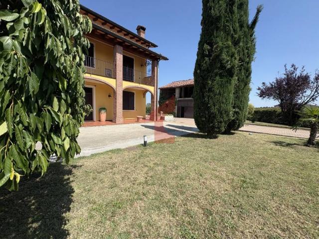 Villa in vendita a Polesine Zibello PR