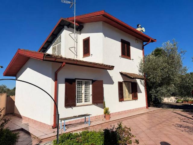 Villa in vendita a Poli RM